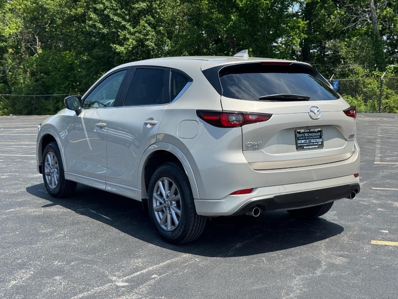 Mazda CX-5 Vehicle Full-screen Gallery Image 07