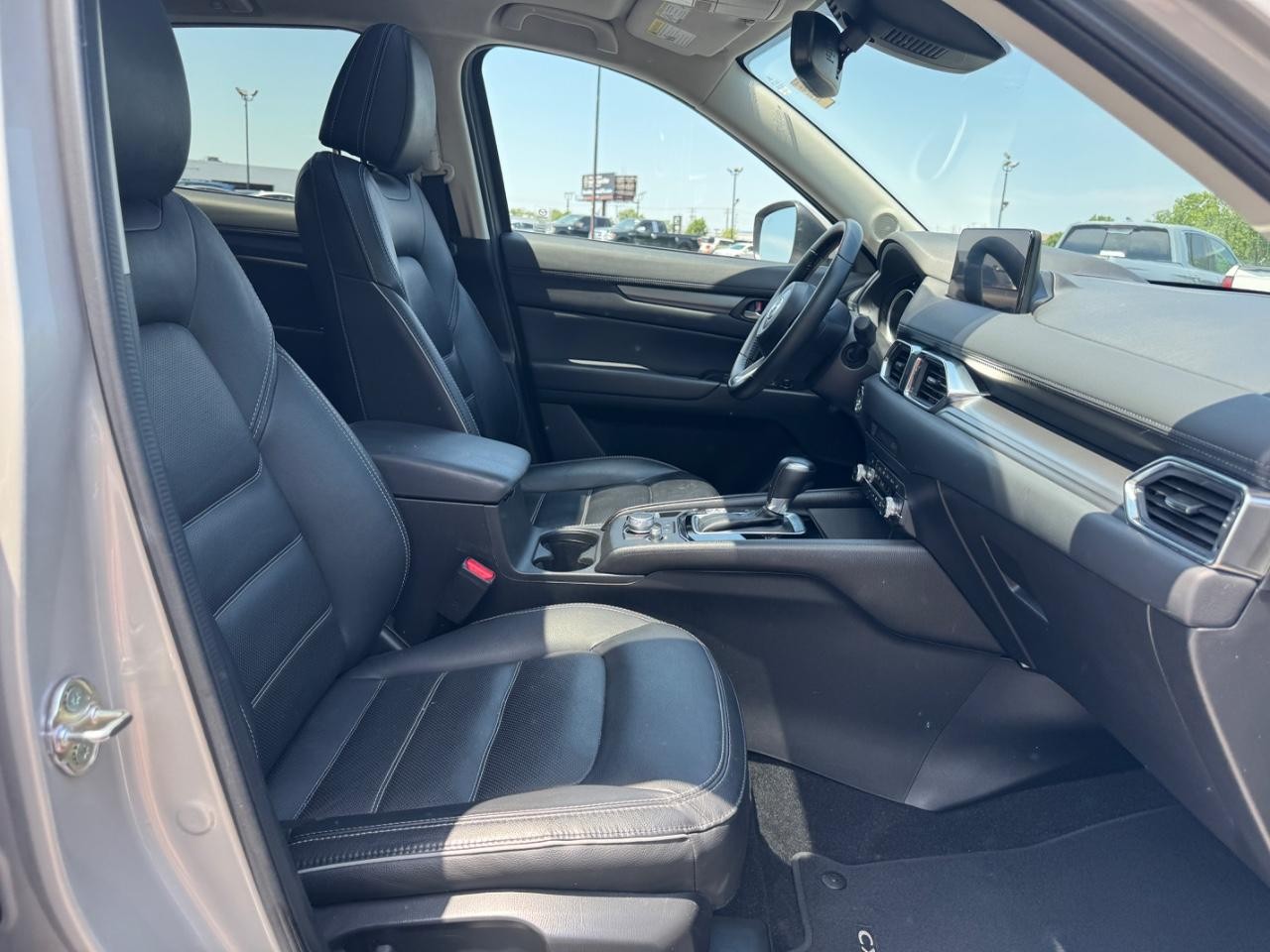 Mazda CX-5 Vehicle Full-screen Gallery Image 18