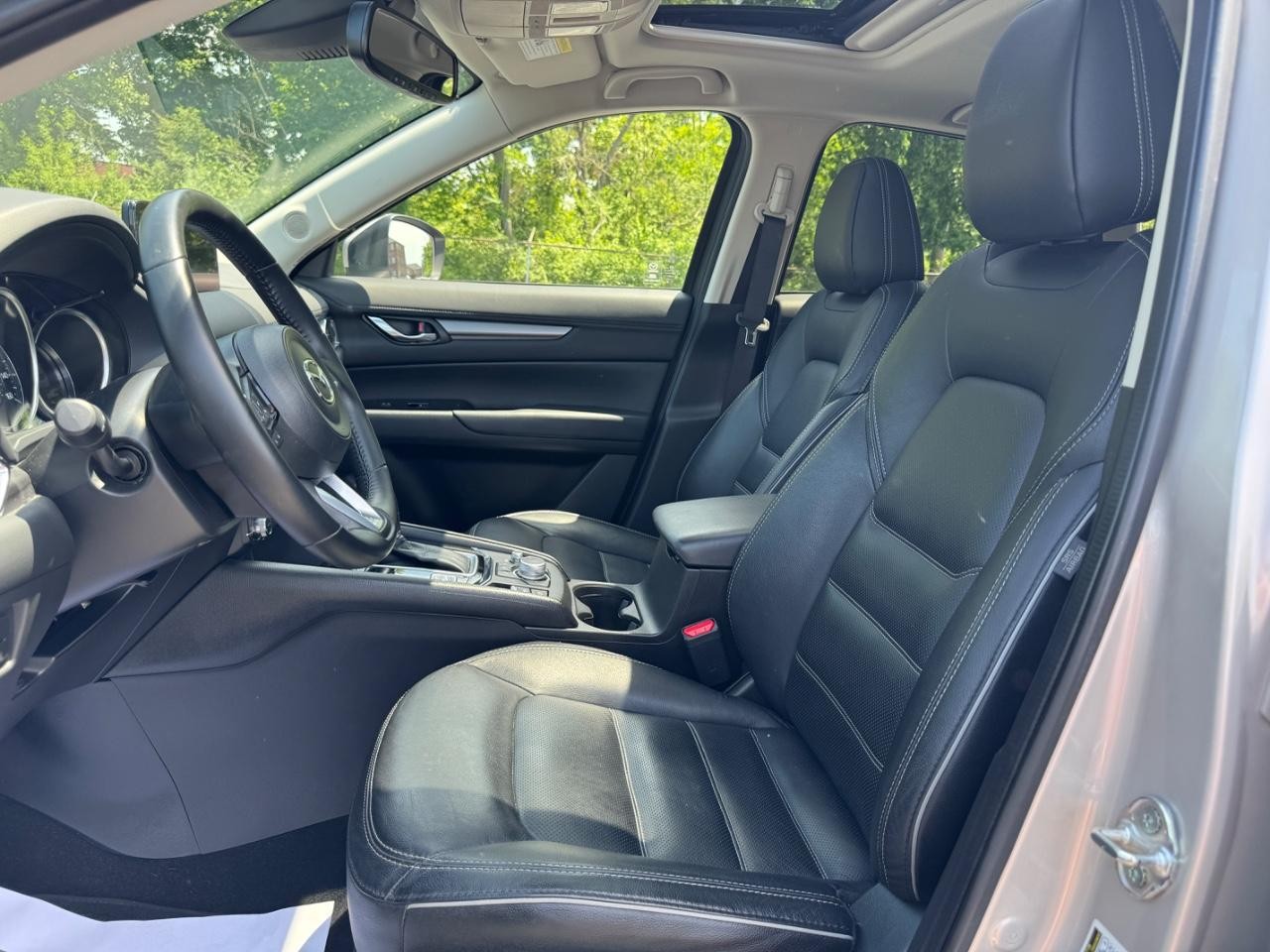 Mazda CX-5 Vehicle Full-screen Gallery Image 19