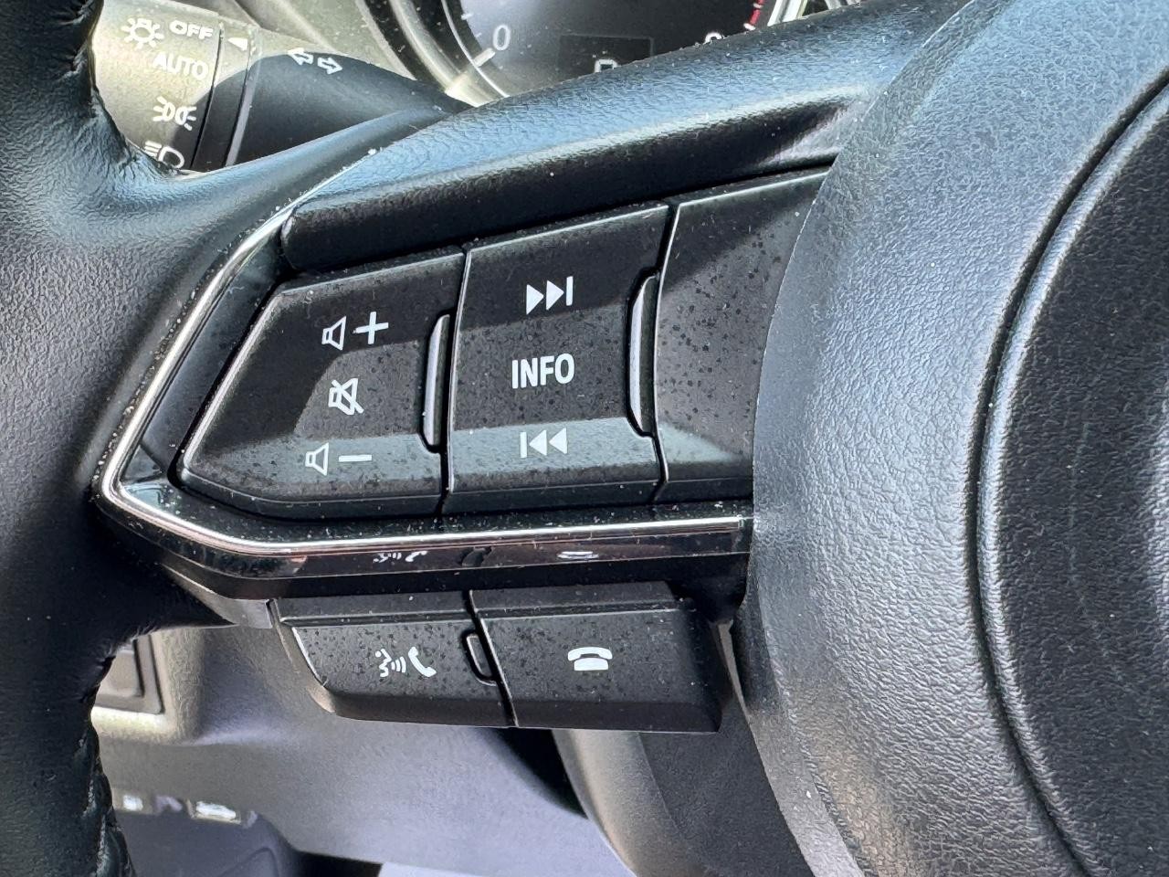 Mazda CX-5 Vehicle Full-screen Gallery Image 22