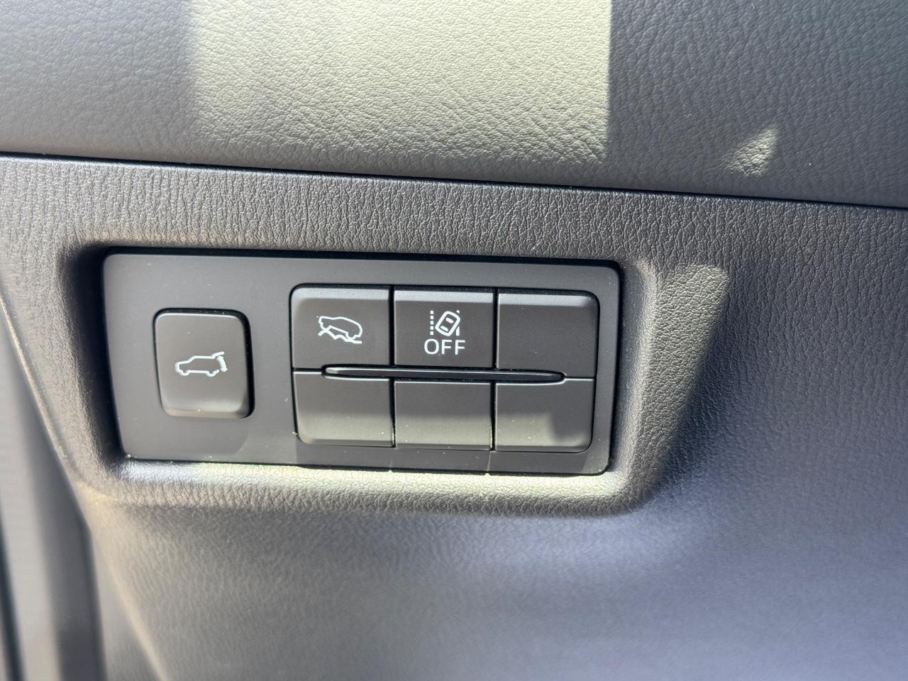 Mazda CX-5 Vehicle Full-screen Gallery Image 24