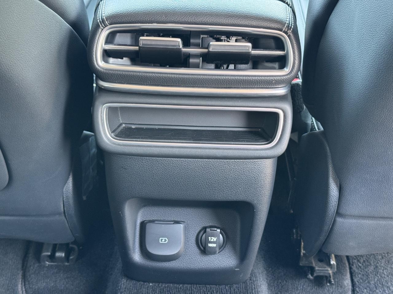 Genesis GV80 Vehicle Full-screen Gallery Image 17
