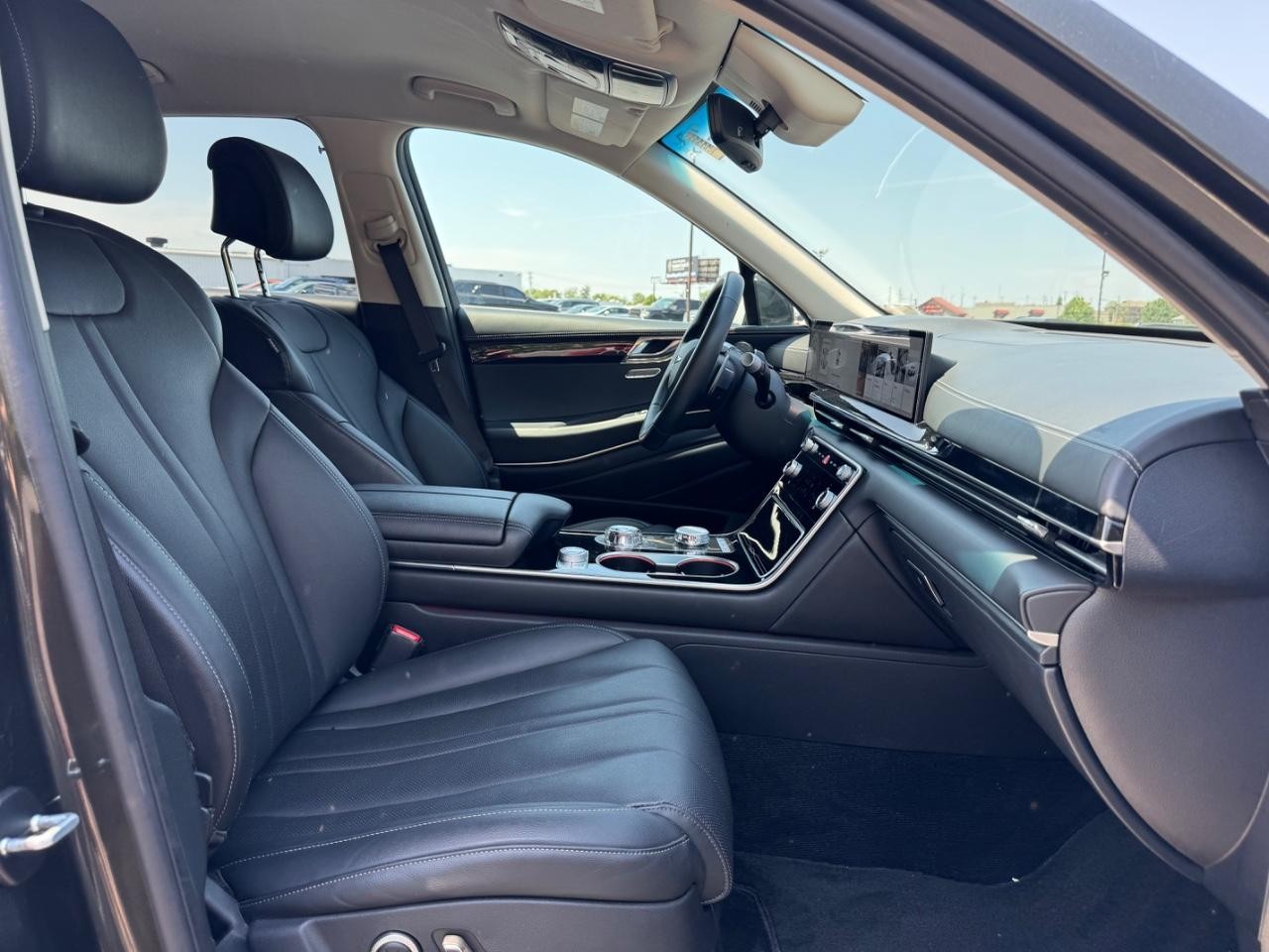 Genesis GV80 Vehicle Full-screen Gallery Image 18