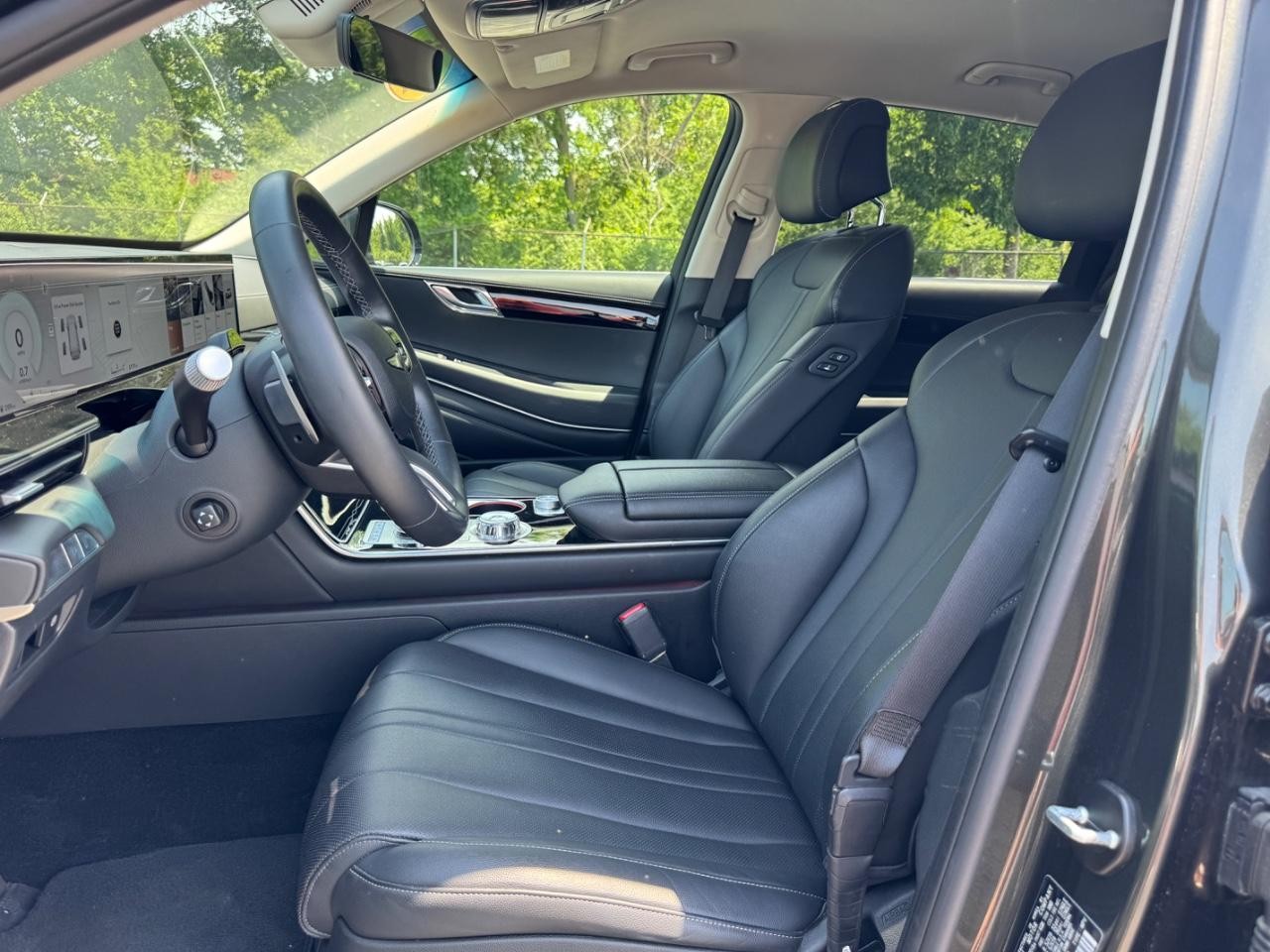Genesis GV80 Vehicle Full-screen Gallery Image 19