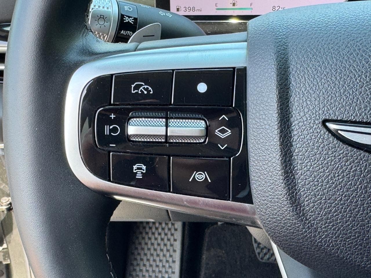 Genesis GV80 Vehicle Full-screen Gallery Image 21