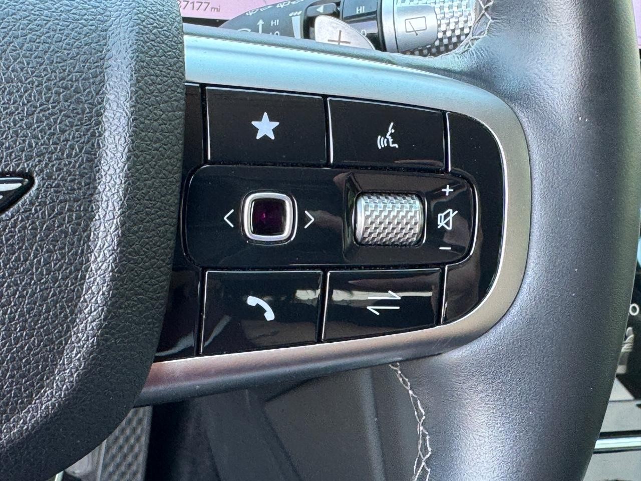 Genesis GV80 Vehicle Full-screen Gallery Image 22