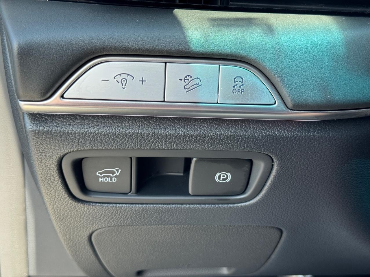 Genesis GV80 Vehicle Full-screen Gallery Image 23