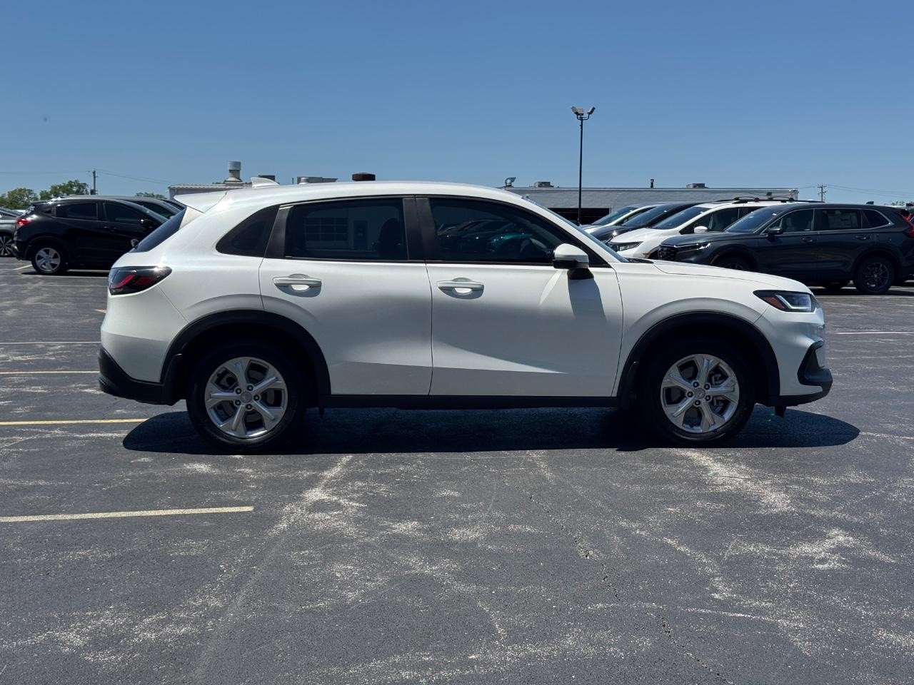 Honda HR-V Vehicle Full-screen Gallery Image 03