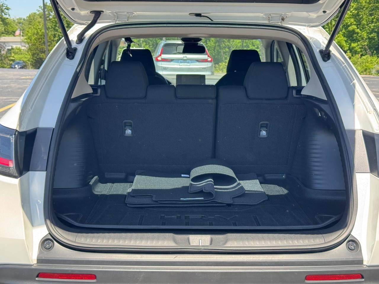 Honda HR-V Vehicle Full-screen Gallery Image 05