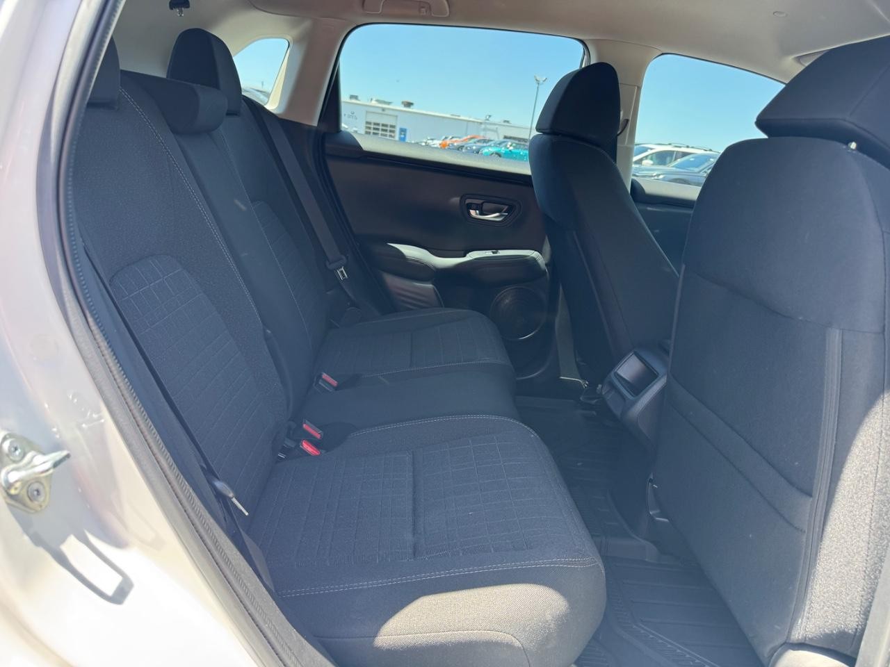 Honda HR-V Vehicle Full-screen Gallery Image 11
