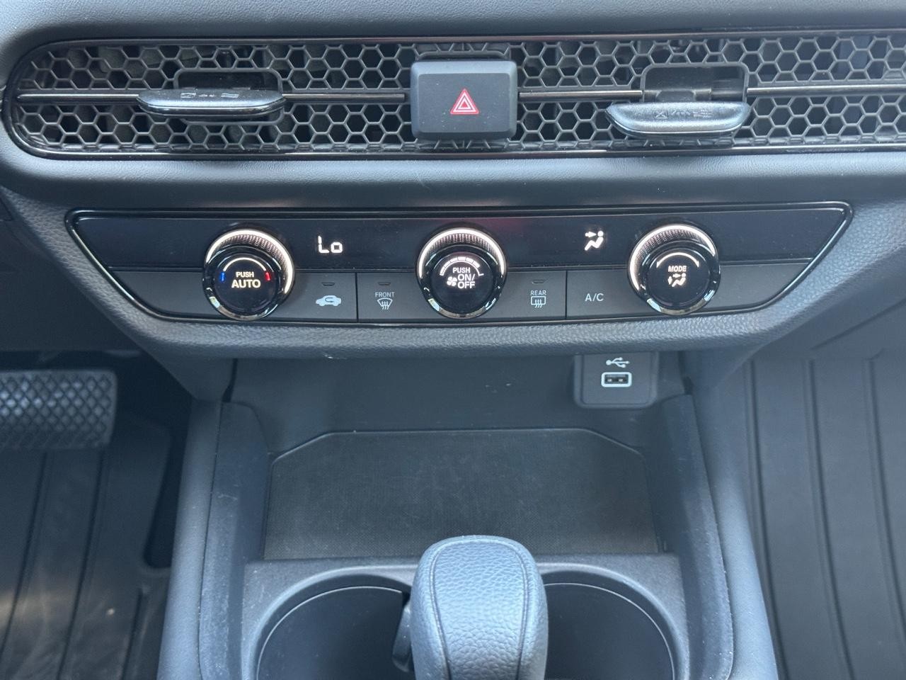 Honda HR-V Vehicle Full-screen Gallery Image 15