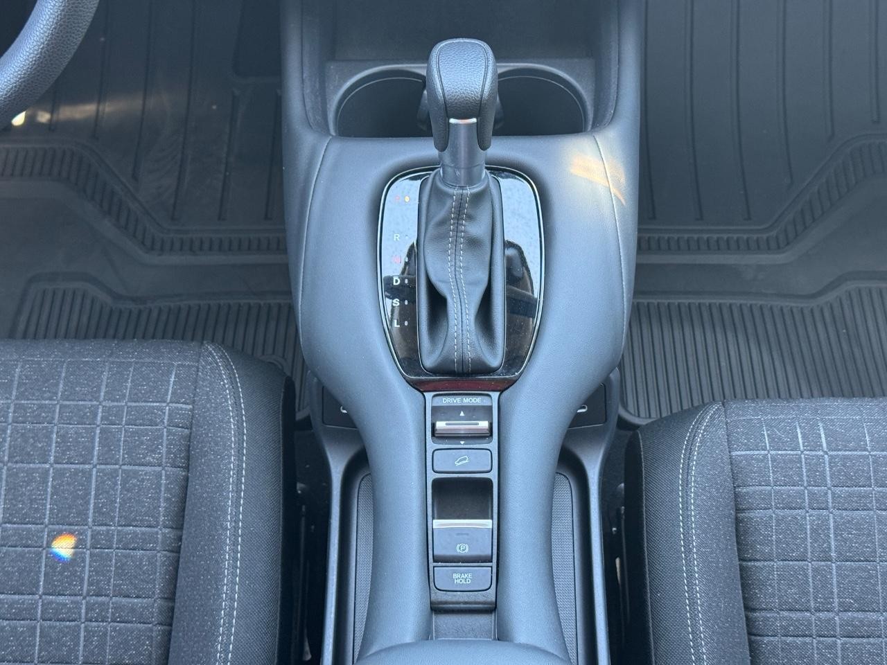 Honda HR-V Vehicle Full-screen Gallery Image 16