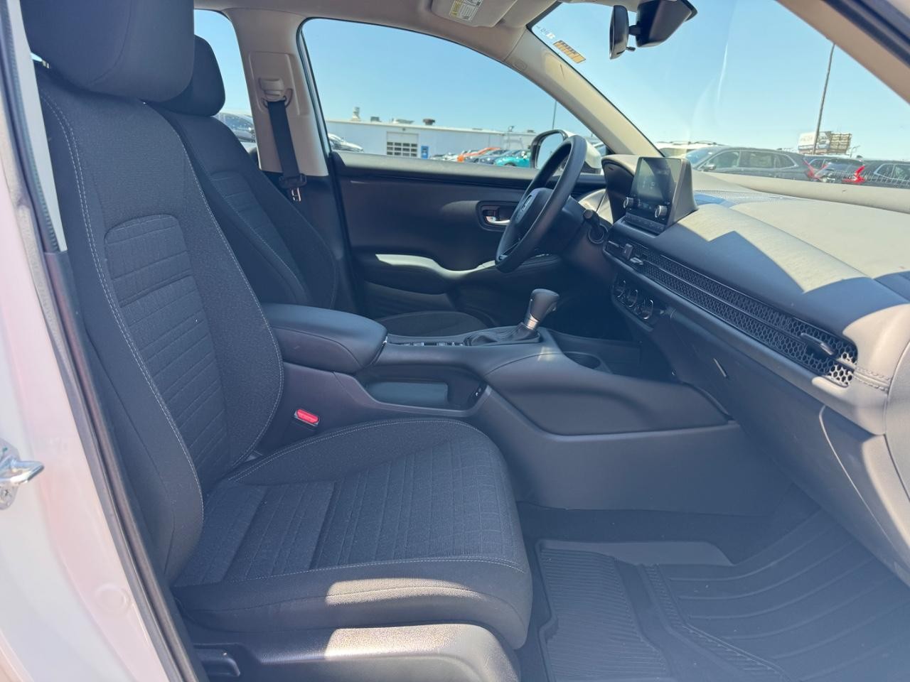 Honda HR-V Vehicle Full-screen Gallery Image 17