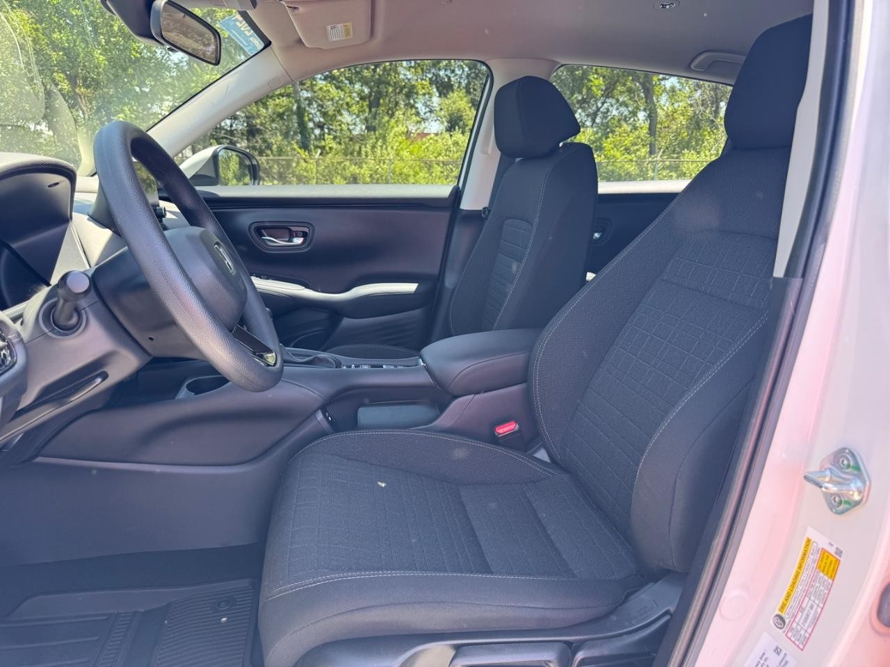 Honda HR-V Vehicle Full-screen Gallery Image 18