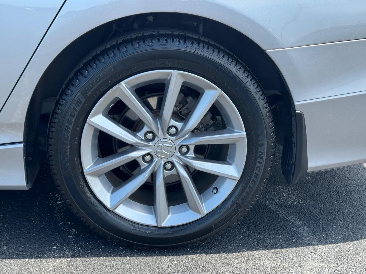 Honda Accord Sedan Vehicle Full-screen Gallery Image 08