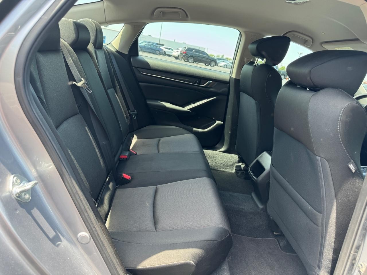 Honda Accord Sedan Vehicle Full-screen Gallery Image 11