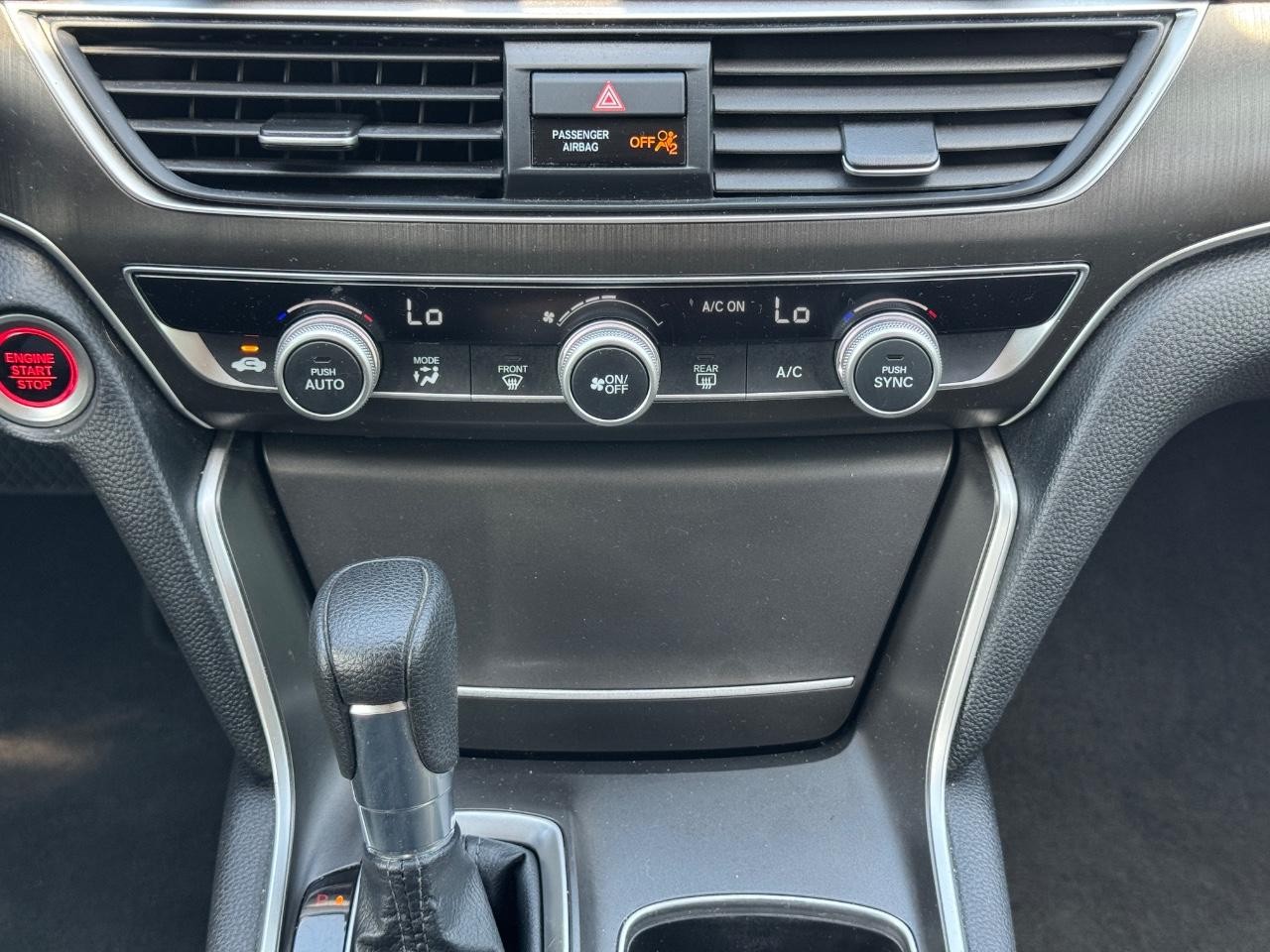 Honda Accord Sedan Vehicle Full-screen Gallery Image 15