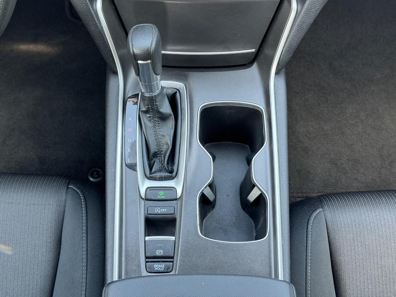 Honda Accord Sedan Vehicle Full-screen Gallery Image 16