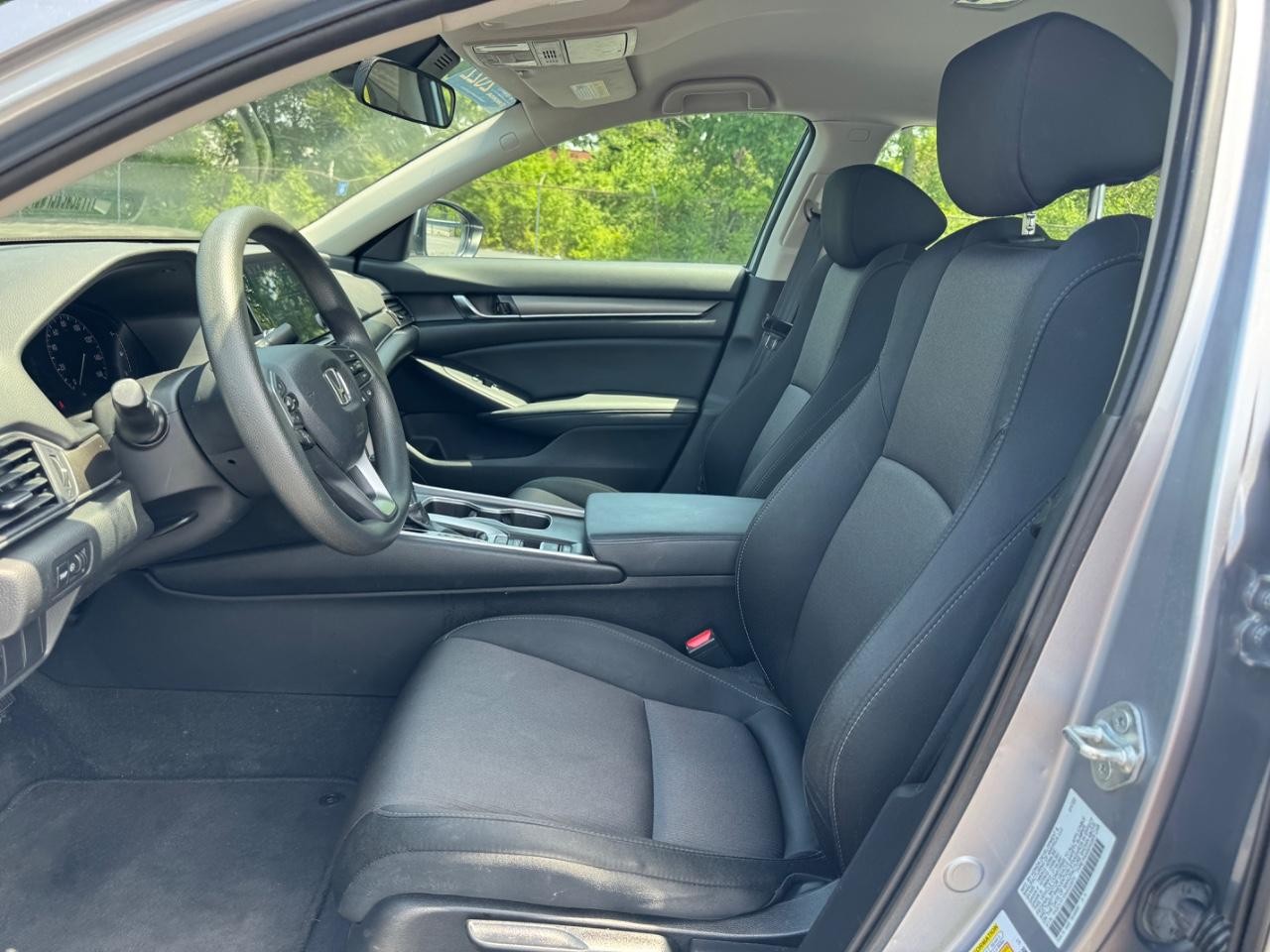 Honda Accord Sedan Vehicle Full-screen Gallery Image 18