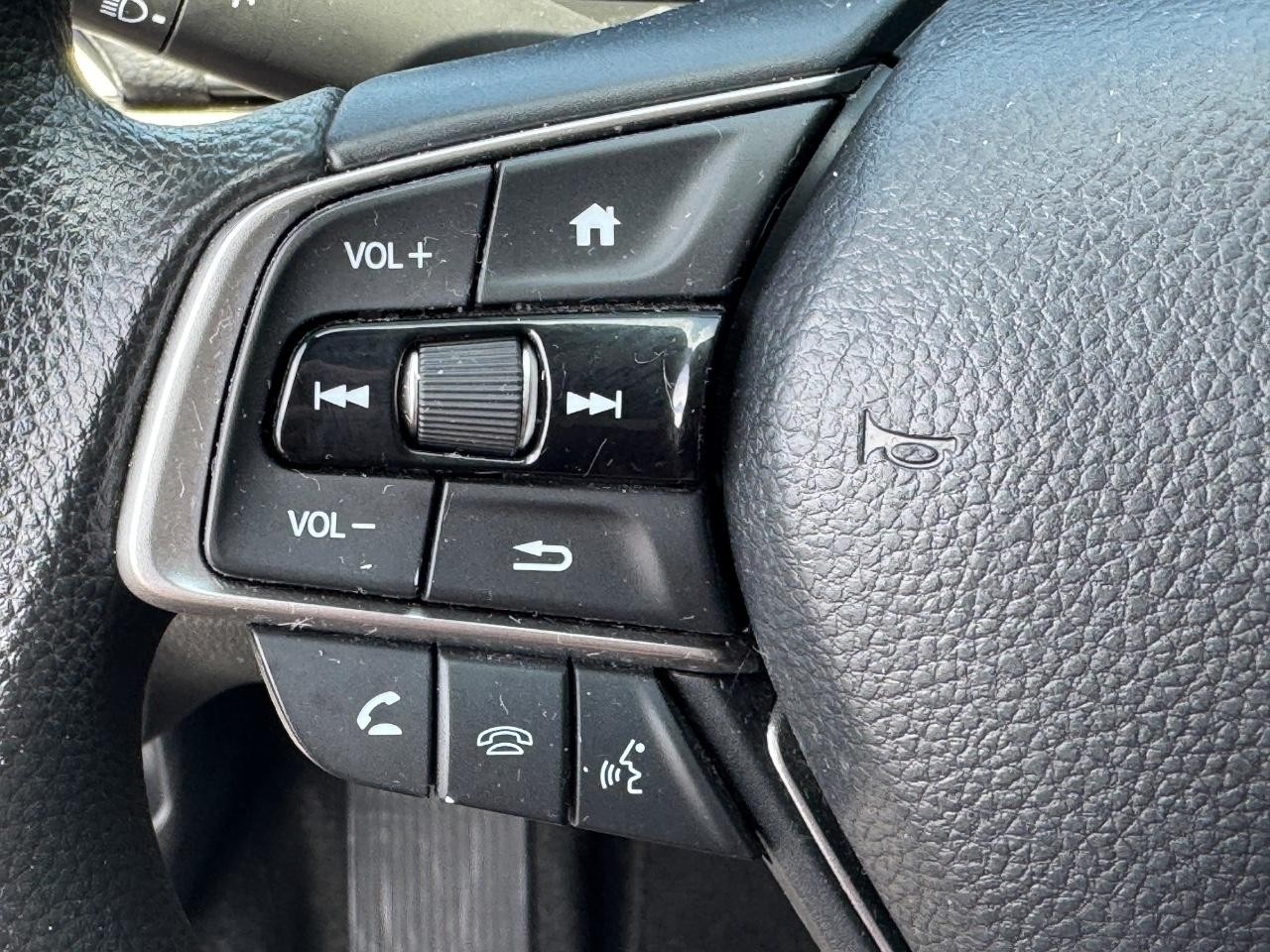 Honda Accord Sedan Vehicle Full-screen Gallery Image 20