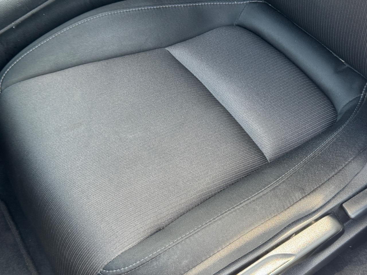 Honda Accord Sedan Vehicle Full-screen Gallery Image 25