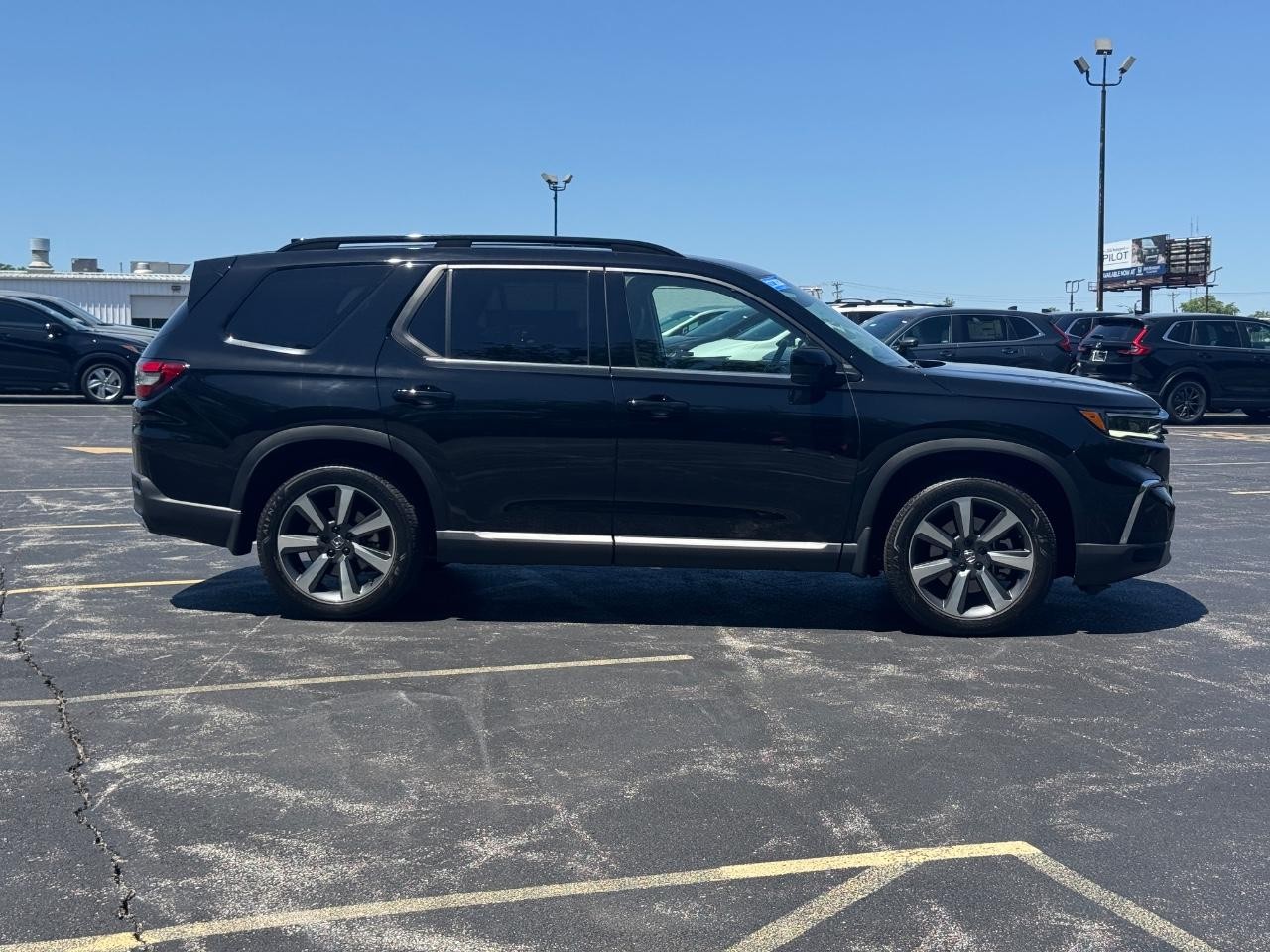 Honda Pilot Vehicle Full-screen Gallery Image 03