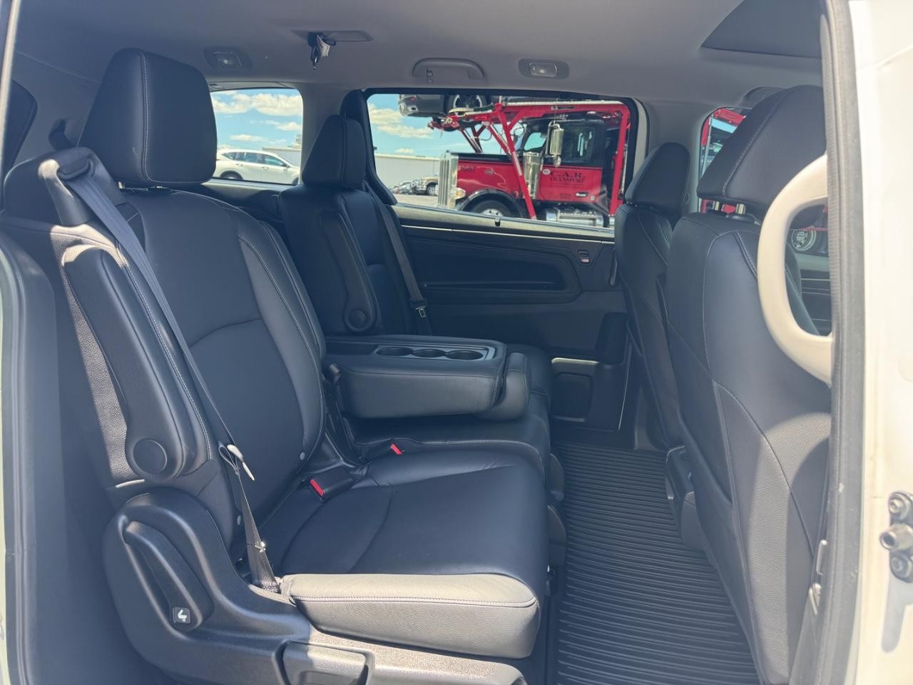 Honda Odyssey Vehicle Full-screen Gallery Image 11