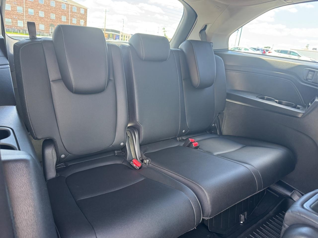 Honda Odyssey Vehicle Full-screen Gallery Image 12