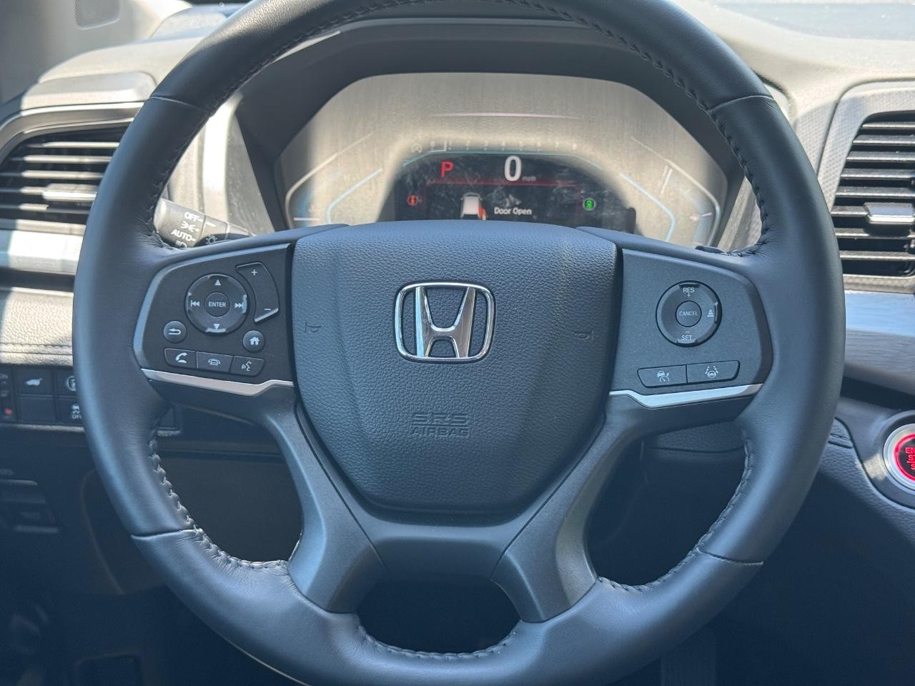 Honda Odyssey Vehicle Full-screen Gallery Image 14