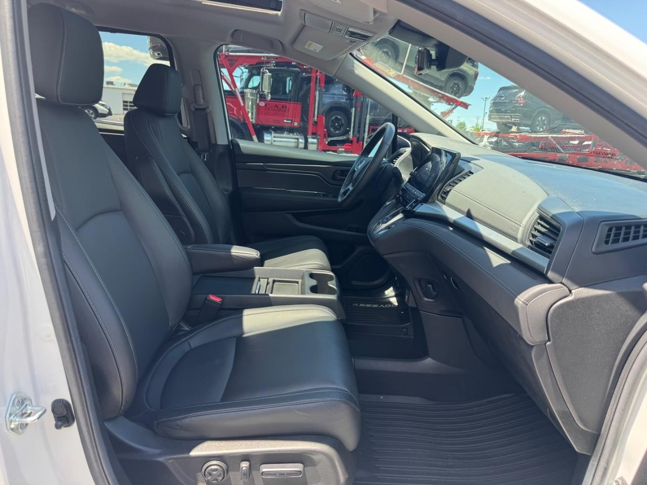 Honda Odyssey Vehicle Full-screen Gallery Image 17