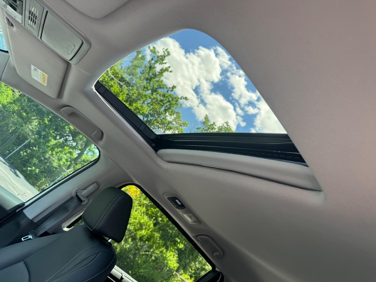 Honda Odyssey Vehicle Full-screen Gallery Image 19