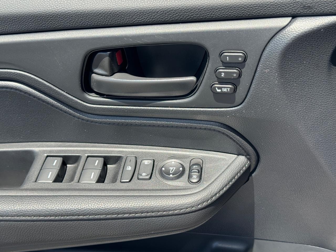 Honda Odyssey Vehicle Full-screen Gallery Image 25