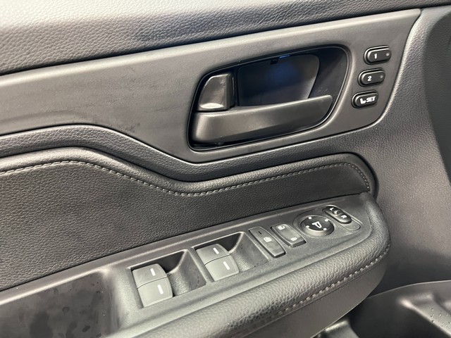 Honda Odyssey Vehicle Full-screen Gallery Image 11