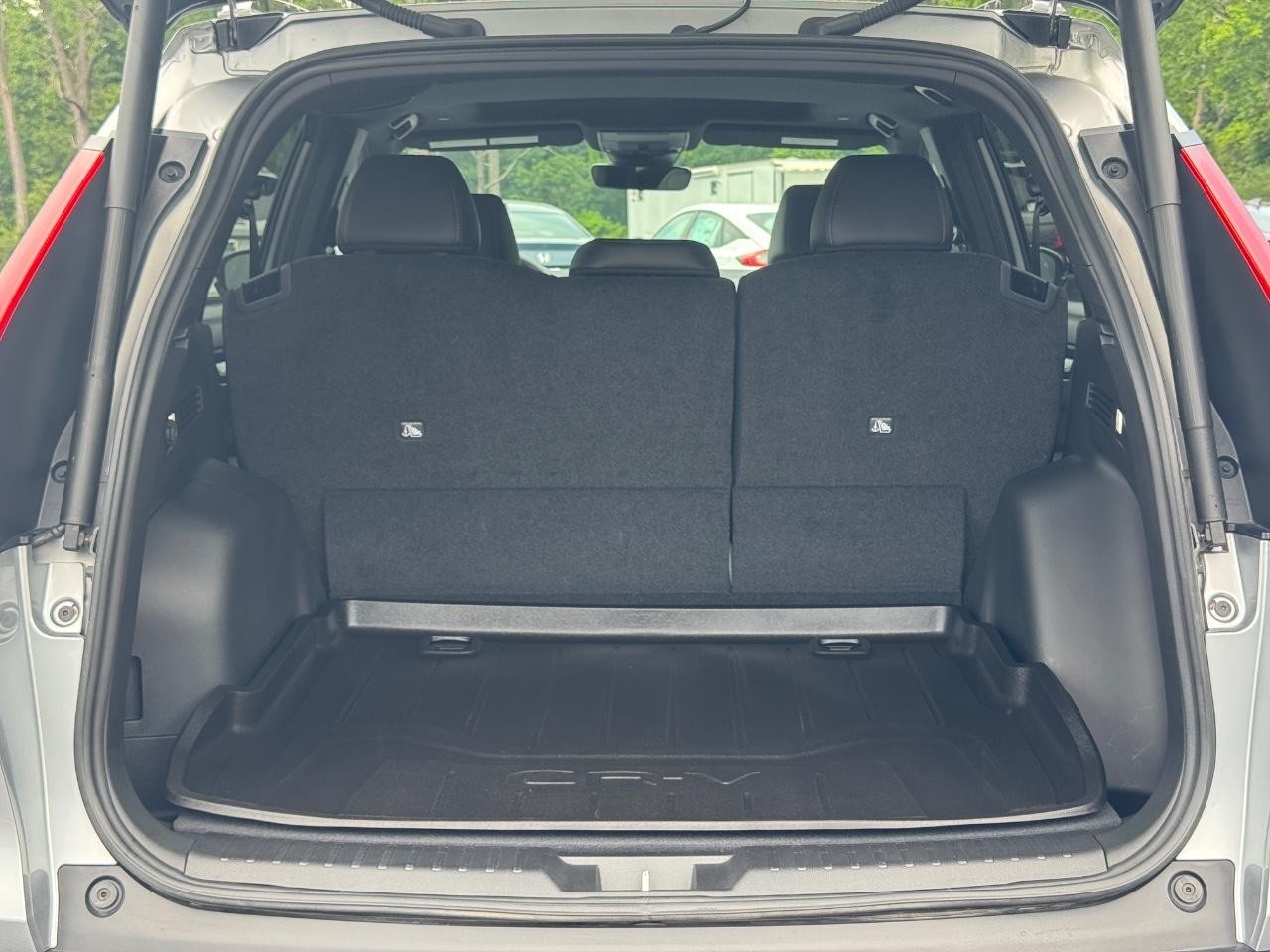 Honda CR-V Hybrid Vehicle Full-screen Gallery Image 05