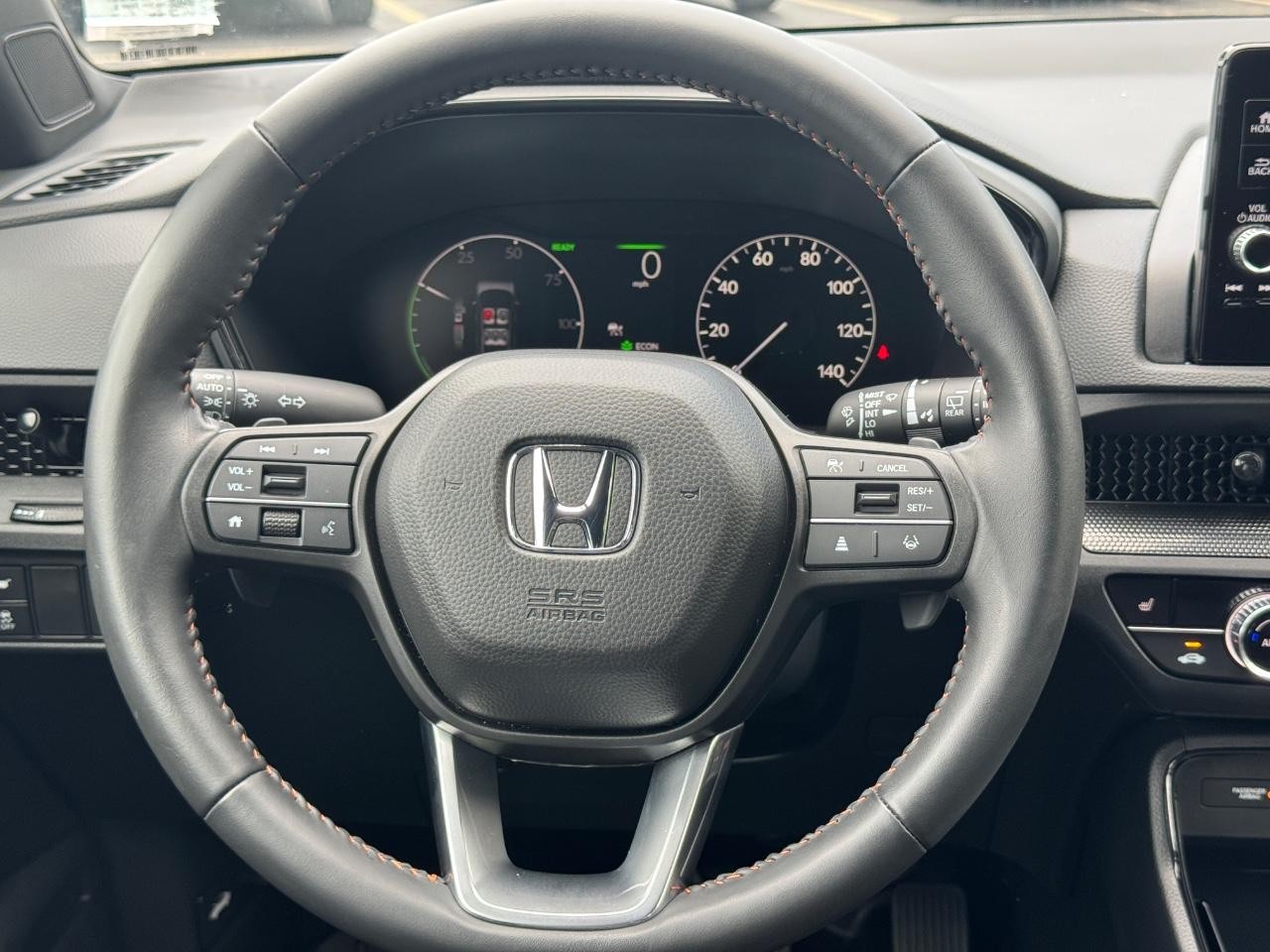 Honda CR-V Hybrid Vehicle Full-screen Gallery Image 13