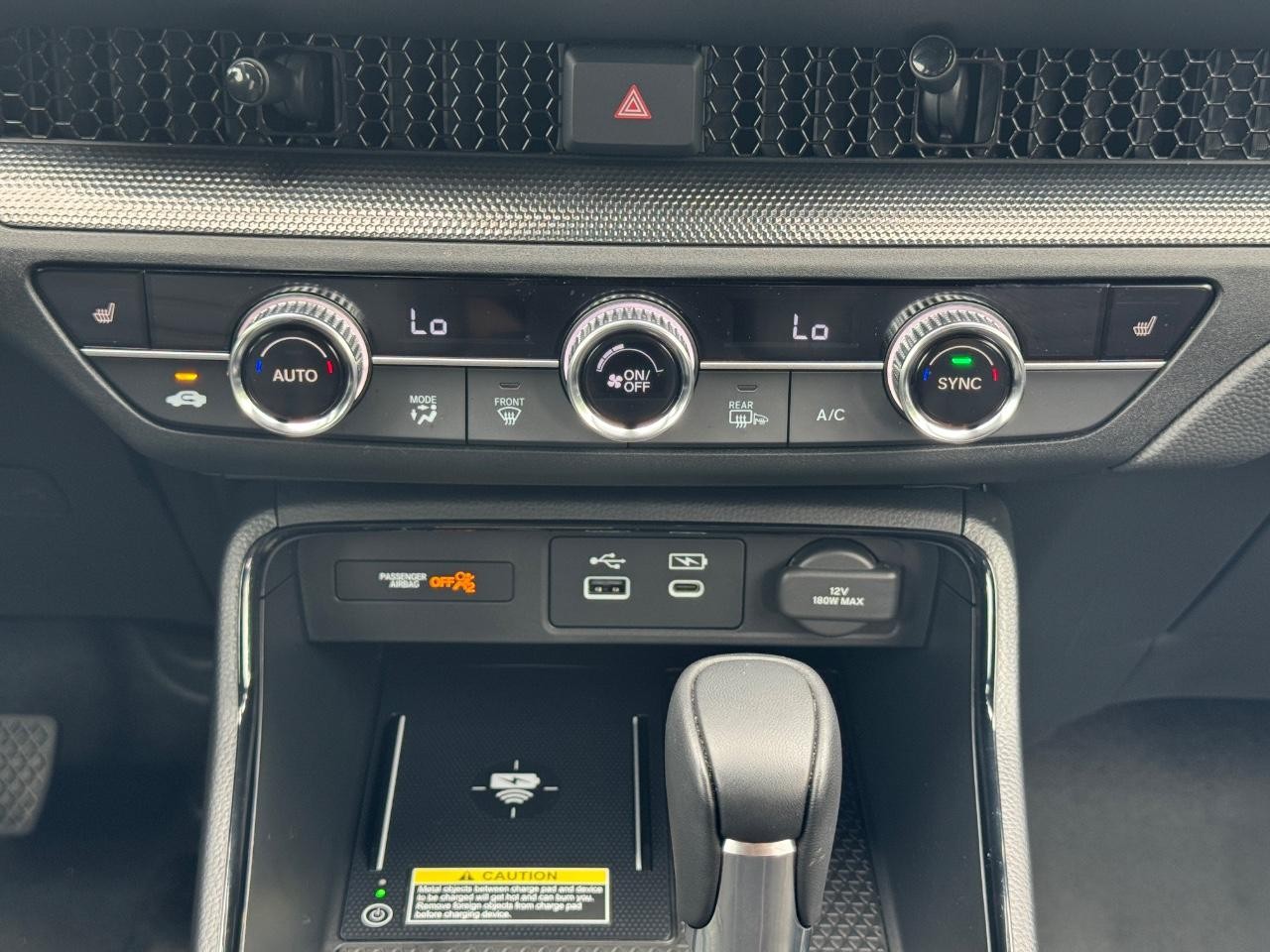 Honda CR-V Hybrid Vehicle Full-screen Gallery Image 15