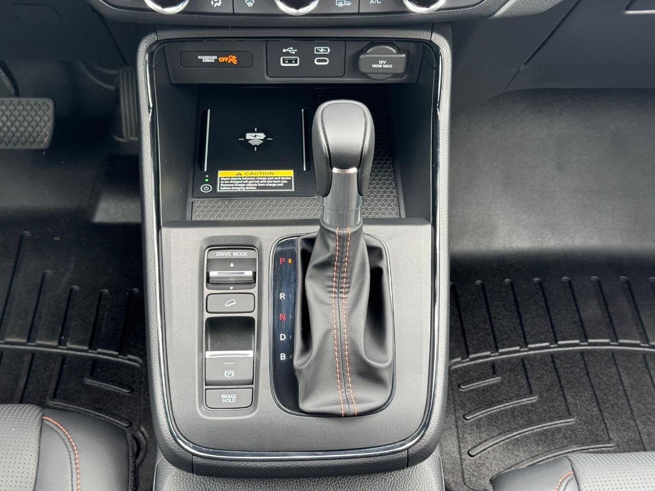 Honda CR-V Hybrid Vehicle Full-screen Gallery Image 16