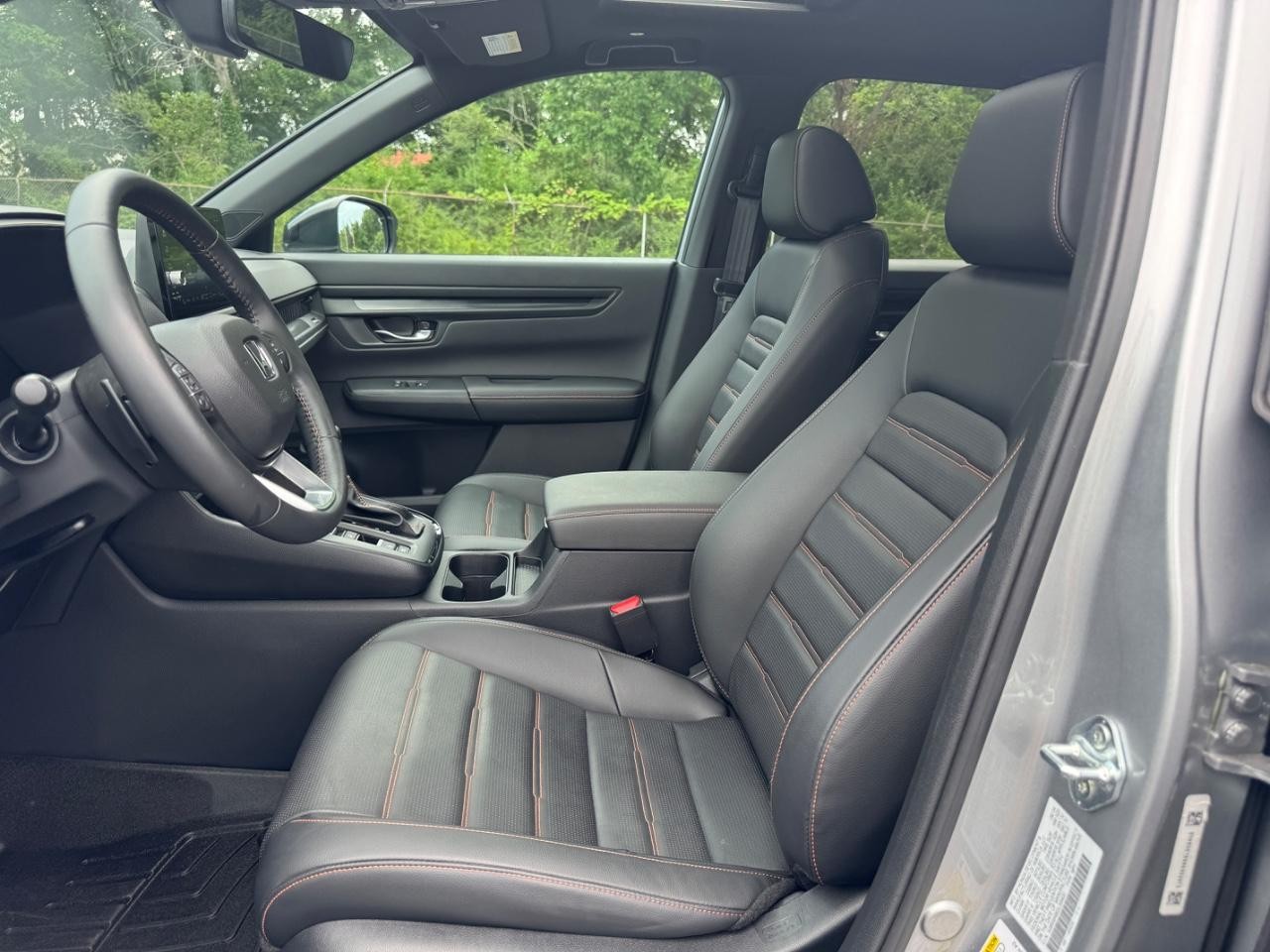 Honda CR-V Hybrid Vehicle Full-screen Gallery Image 19