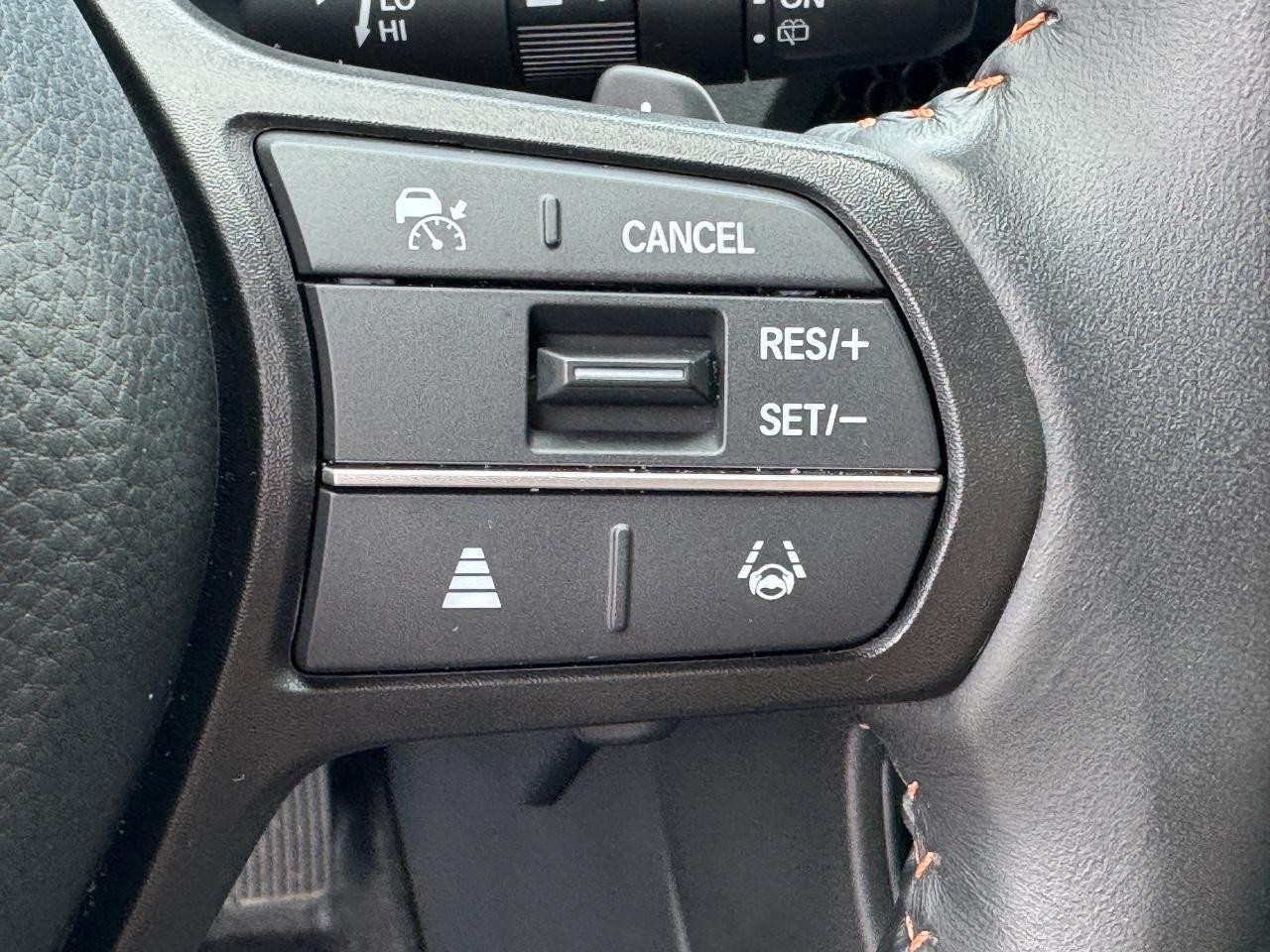 Honda CR-V Hybrid Vehicle Full-screen Gallery Image 23