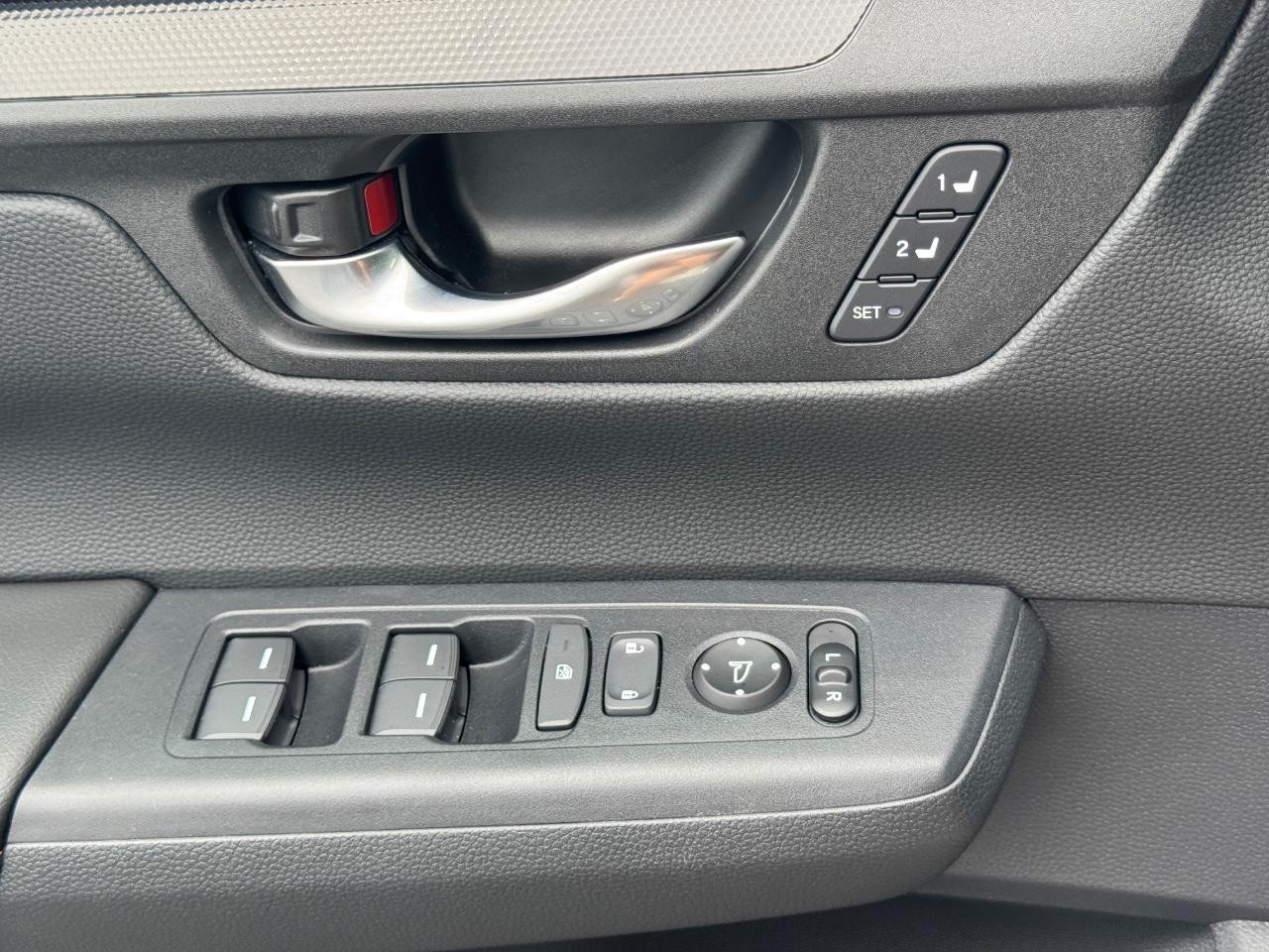 Honda CR-V Hybrid Vehicle Full-screen Gallery Image 26