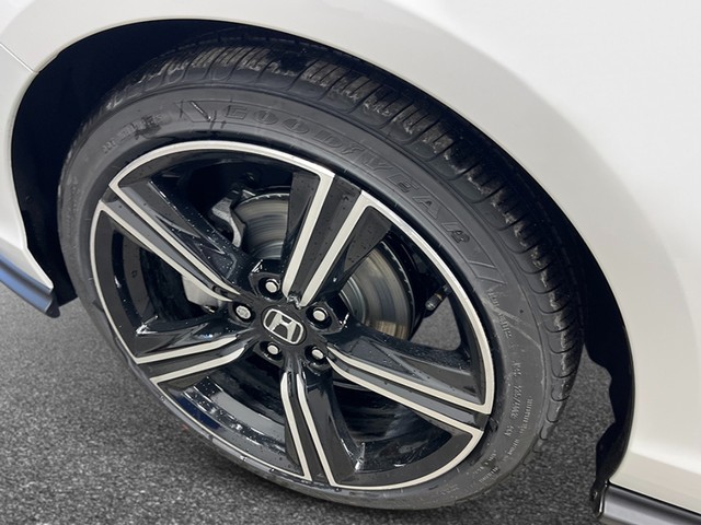 Honda Accord Sedan Vehicle Full-screen Gallery Image 11