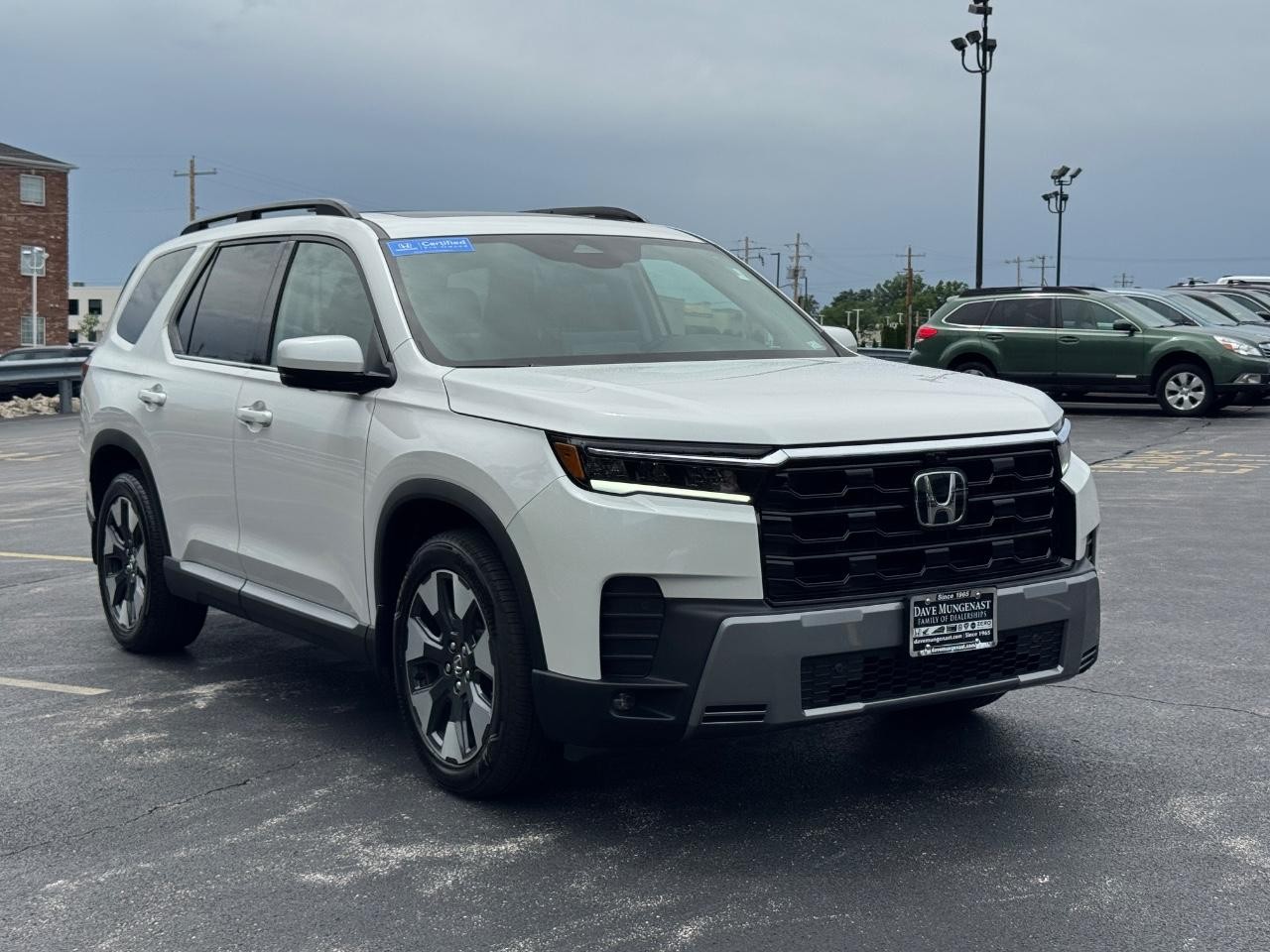 Honda Pilot Vehicle Full-screen Gallery Image 02