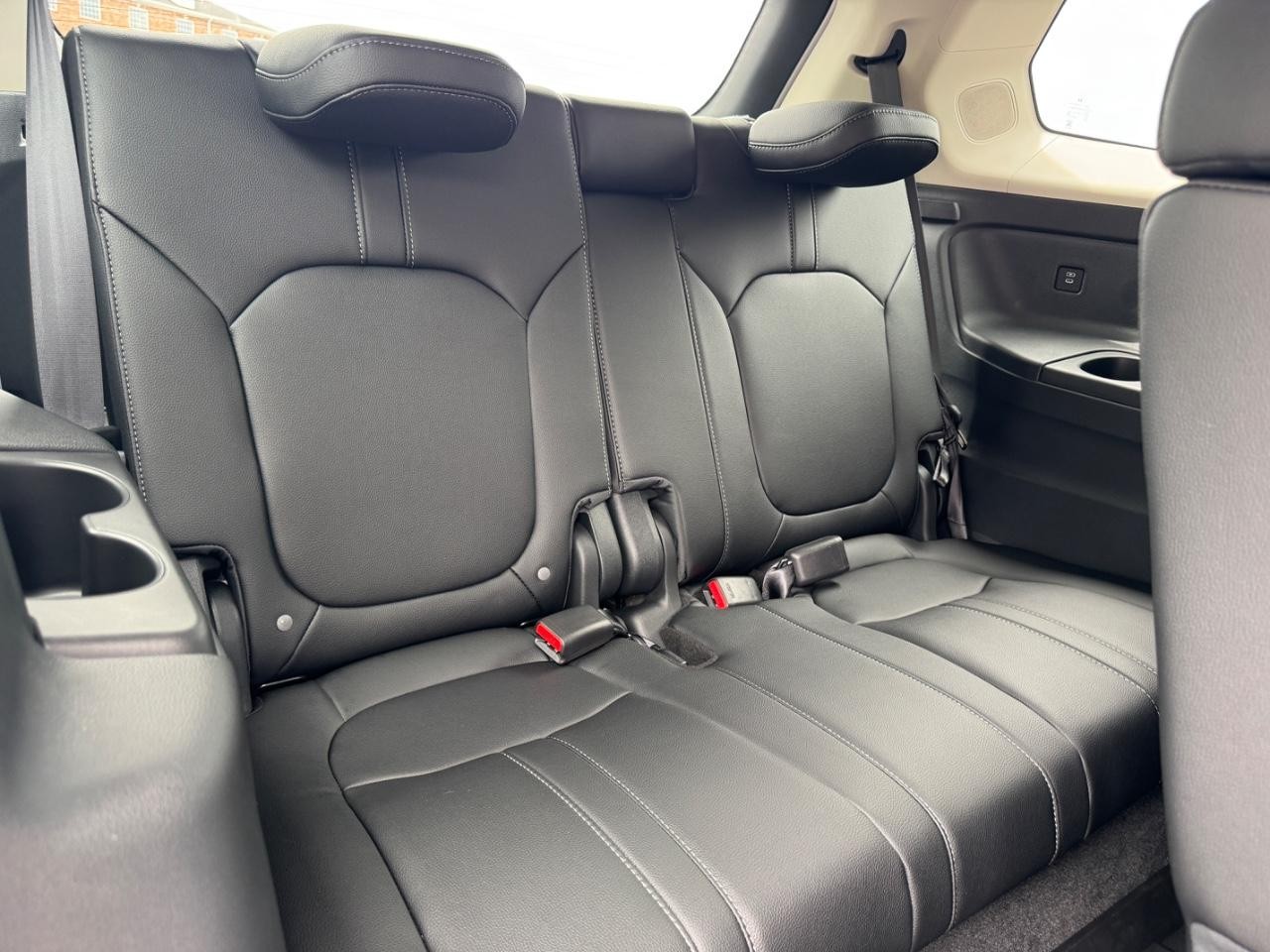 Honda Pilot Vehicle Full-screen Gallery Image 12