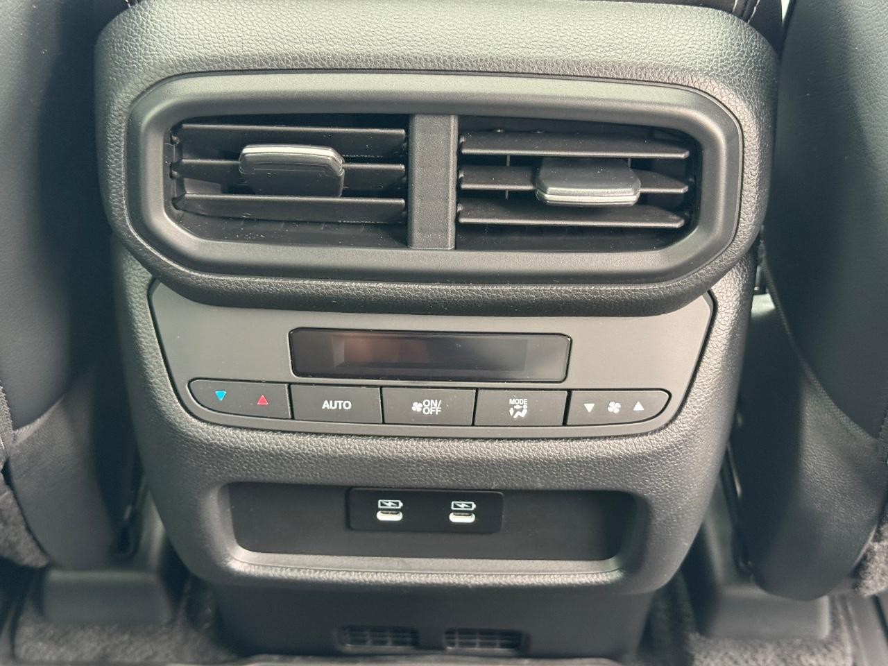 Honda Pilot Vehicle Full-screen Gallery Image 18