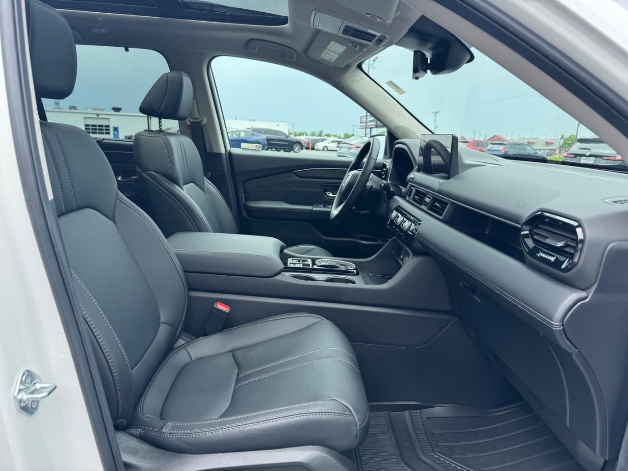 Honda Pilot Vehicle Full-screen Gallery Image 19