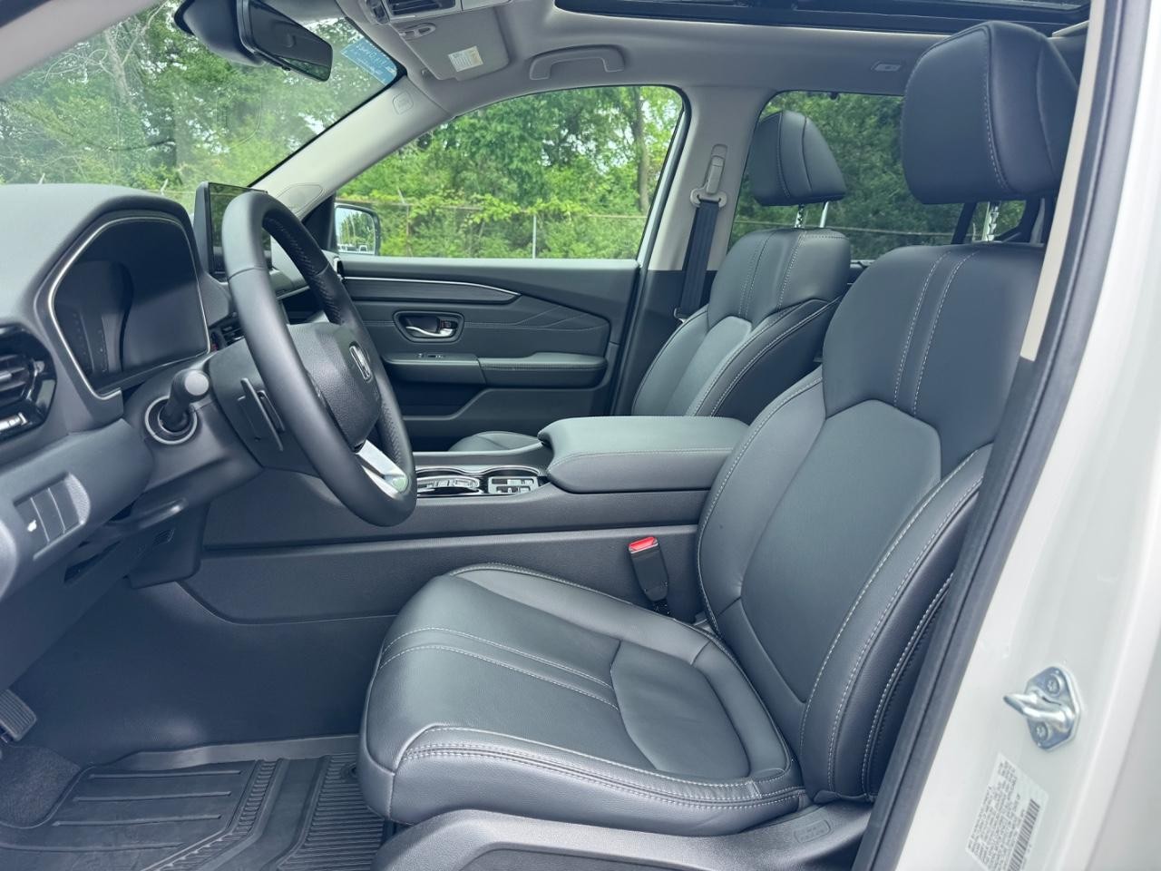 Honda Pilot Vehicle Full-screen Gallery Image 20