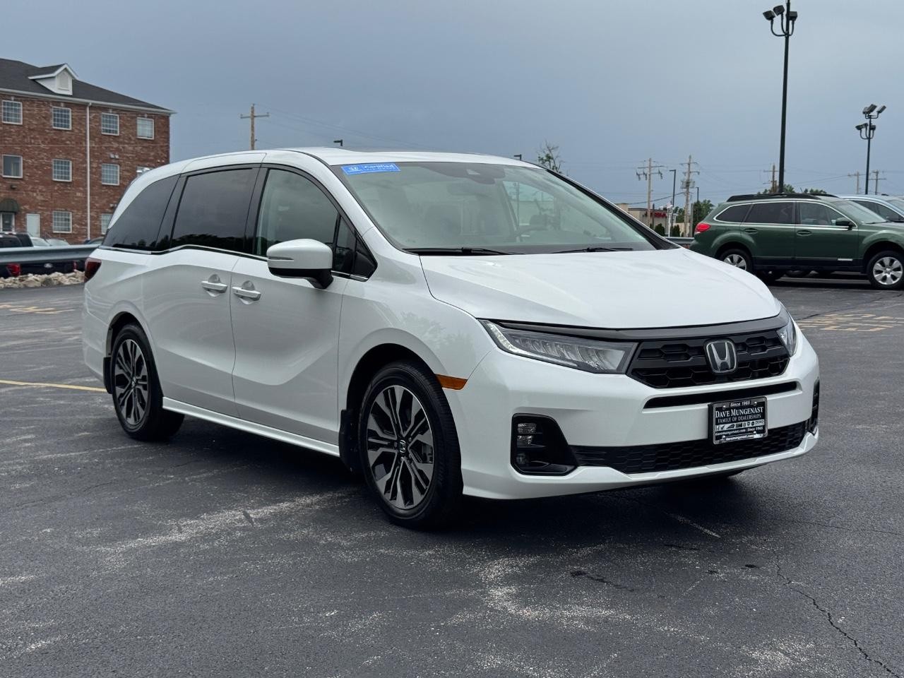 Honda Odyssey Vehicle Full-screen Gallery Image 02