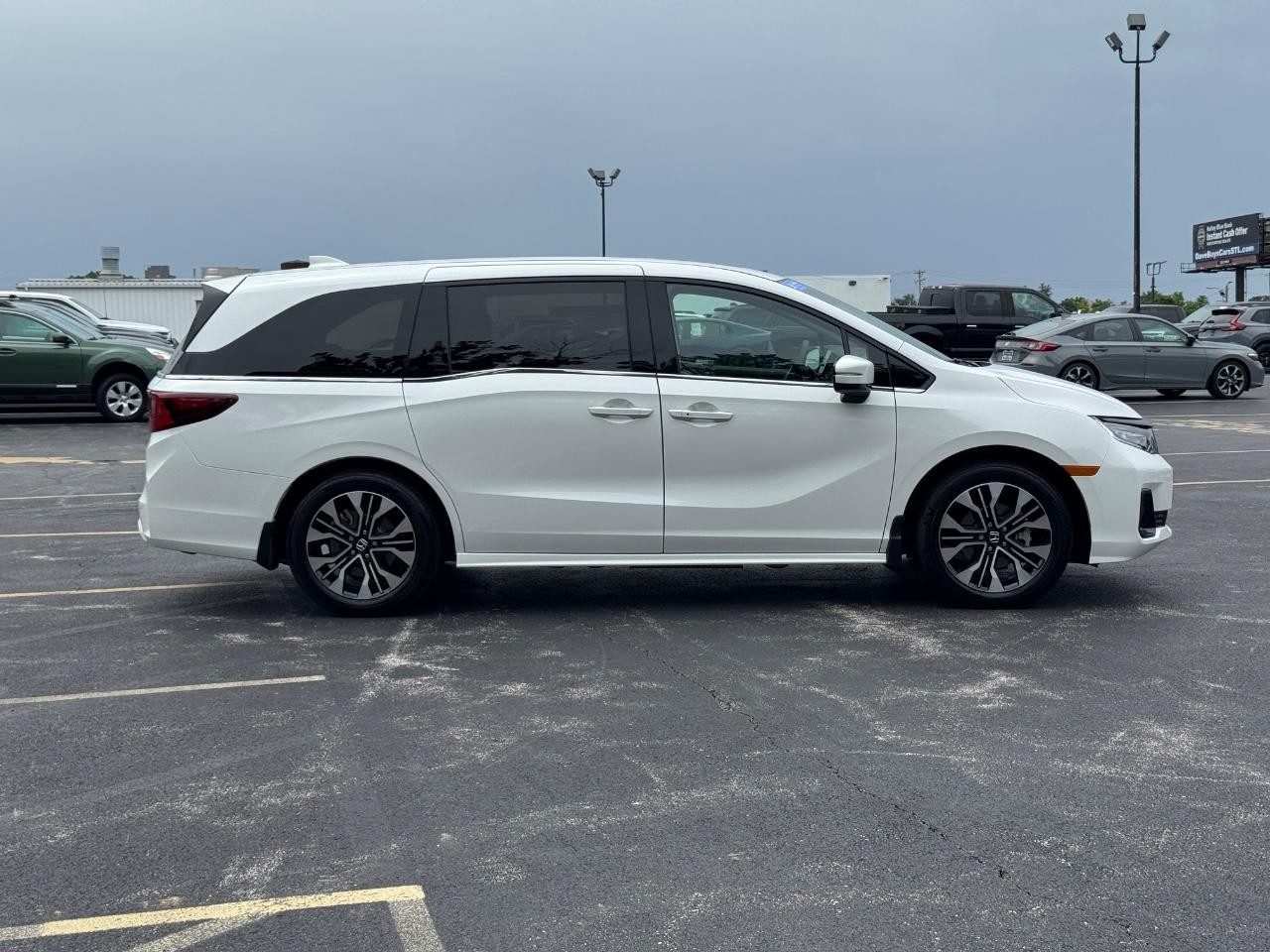 Honda Odyssey Vehicle Full-screen Gallery Image 03