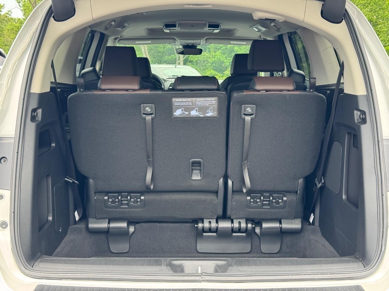 Honda Odyssey Vehicle Full-screen Gallery Image 05