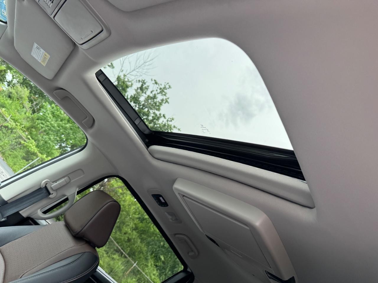 Honda Odyssey Vehicle Full-screen Gallery Image 21